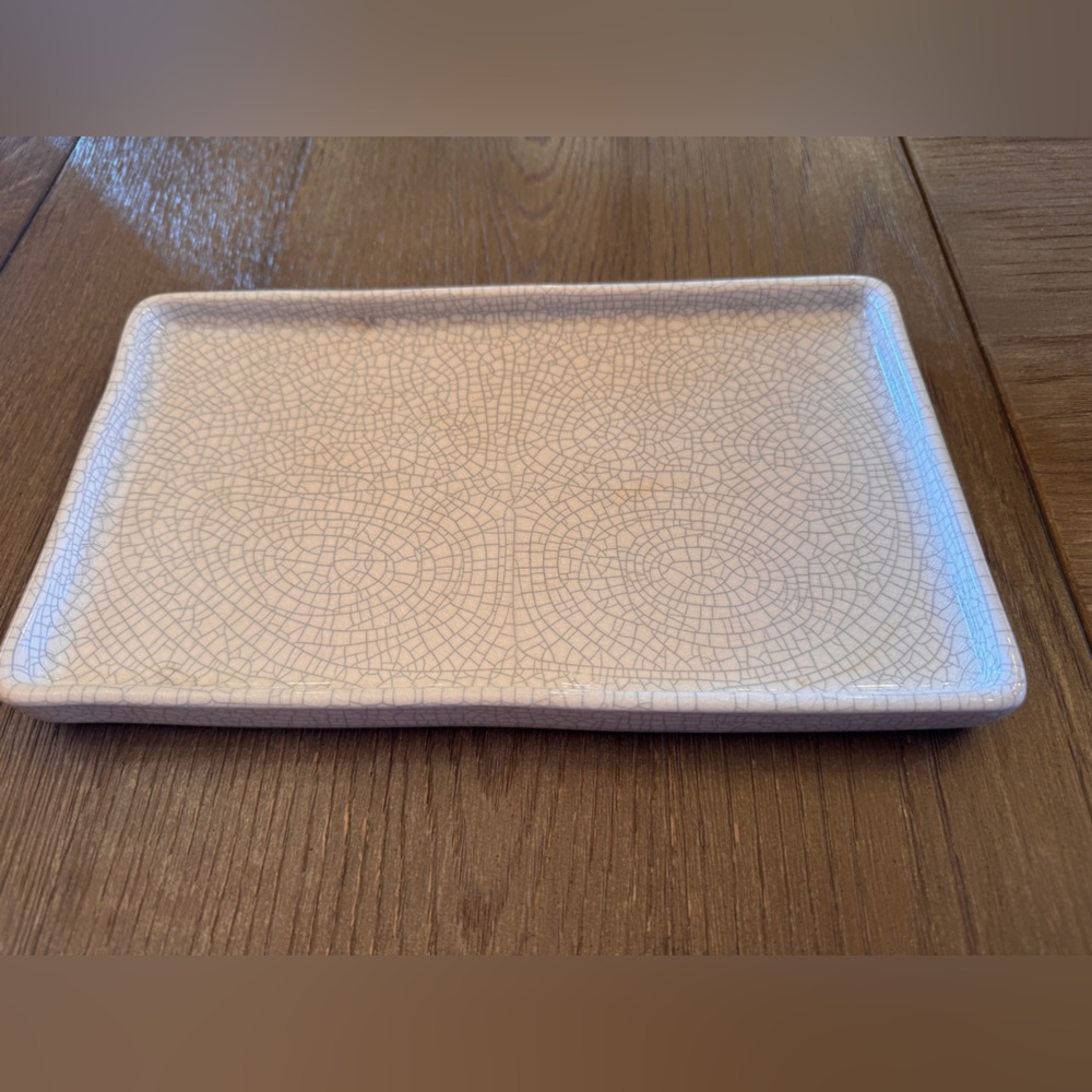 Threshold tray